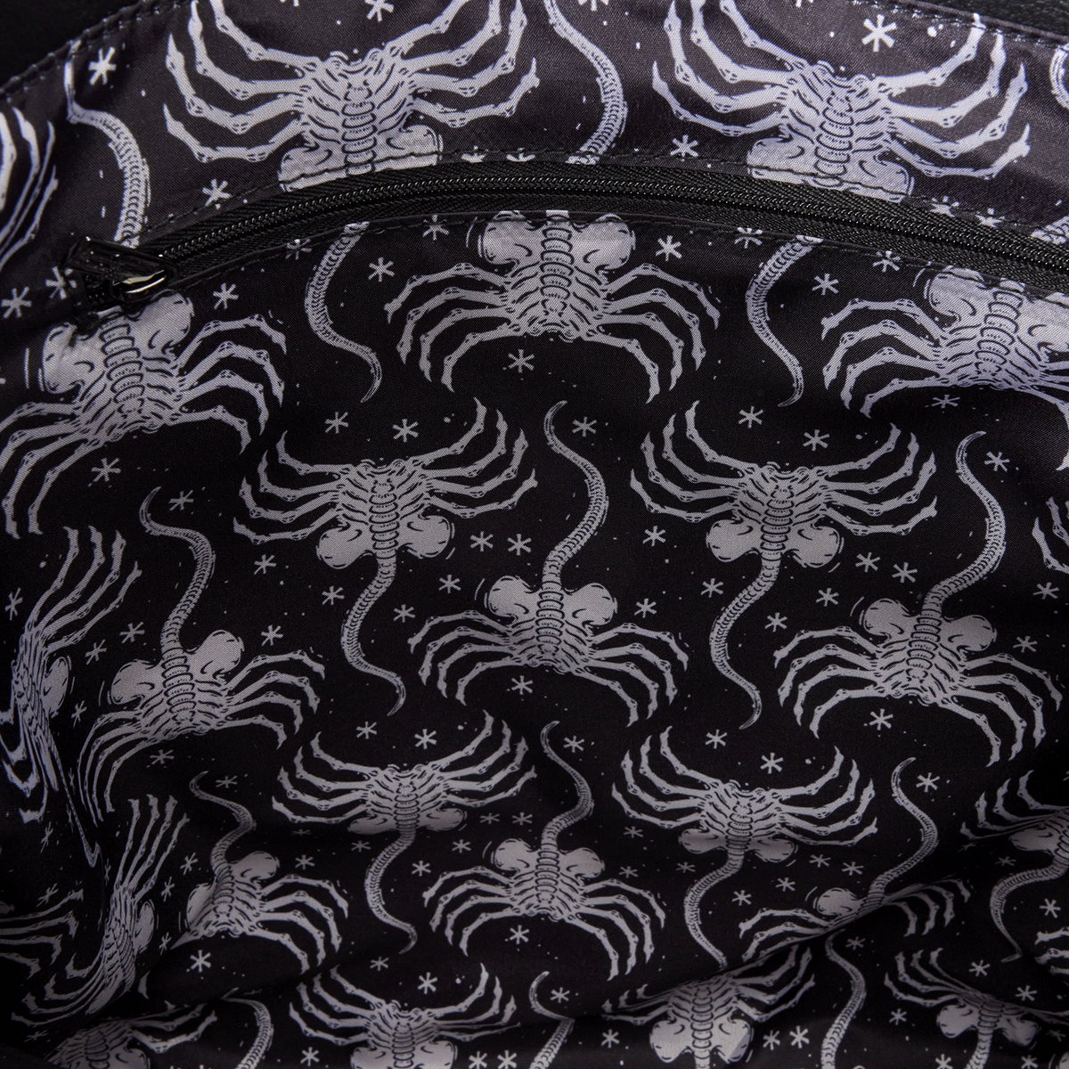 NYCC Exclusive Alien x Mondo Attack Peter Tote Bag - US 4219